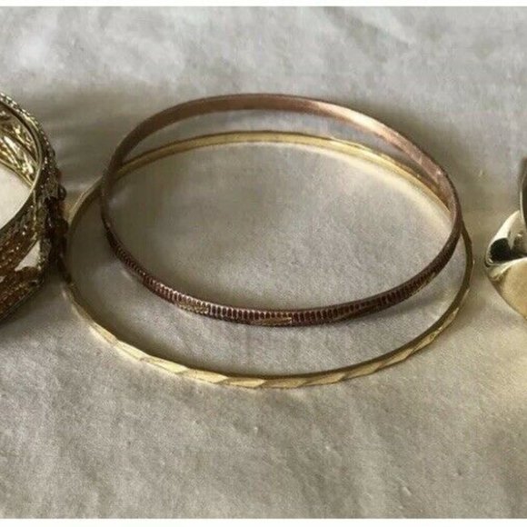 lot of 4 Rhinestone ornate Scroll Work Bangle Bracelets - Picture 5 of 10